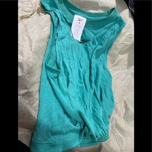 NWOT REEBOK CROP TOP SIZE SMALL